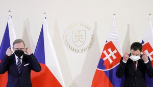 Prvá cesta nového českého premiéra viedla na Slovensko. S Hegerom si dohodli spoločné rokovanie vlád