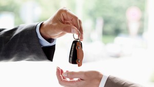 Prepísať auto sa dá aj v neprítomnosti kupujúceho