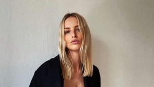 Keď slovenská kráska pomáha seniorom...