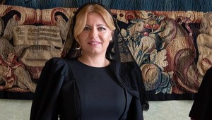 Tajomstvo Čaputovej outfitu odhalené: TOTO skrývala aj pred samotným pápežom!