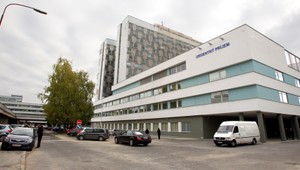 Stav pacienta s podozrením na botulizmus je veľmi vážny, stále je v kóme