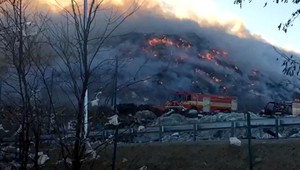 Pri Trnave horí už vyše 24 hodín skládka odpadu