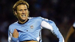 Uruguajčan Forlán najbližšie k zisku Zlatej kopačky