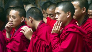Budhistickí mnísi sa prišli pomodliť... a znásilňovať!