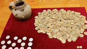 Na prechádzke našiel veľký poklad. Časť z neho si môže nechať