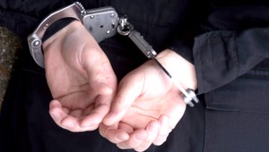 Dlhé roky ju týral vlastný syn. Teraz žiadal od súdu zmenu trestu, no matka si nevie predstaviť, že sa vráti