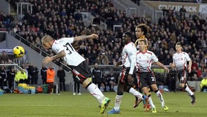 Hull aj vďaka vlastencom Škrtela prvý raz zdolal Liverpool