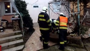 Šalianski hasiči vytiahli zo studne telo nevládneho muža