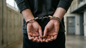 Chcel podpáliť synagógu a zavraždiť muža bez domova. Mladík (20) si odsedí deväť rokov