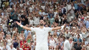 DJOKOVIČ rozšíril epochálne štatistiky, je v semifinále Wimbledonu