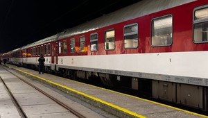 22-ročná žena, ktorú vo vlaku muž niekoľkokrát bodol, je v stabilizovanom stave