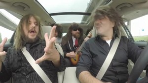 Desmoďáci si zaspomínali na svoje začiatky: V aute to roztočili s touto metalovou vypaľovačkou!