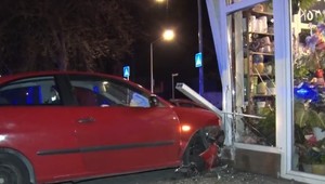 Žena cestou z diskotéky nabúrala do kvetinárstva. Nafúkala dva a pol promile