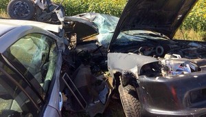 Len 17-ročný vodič predbiehal na známej ceste smrti. Čelnú zrážku neprežil