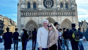 Zdena Studenková pri Notre-Dame opäť ukázala svoj cit pre módu: Béžový outfit jej pristane!