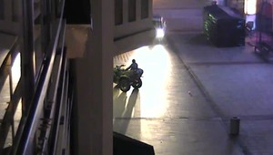 Mladík vyčínal na štvrkolke v centre mesta. Pre policajtov už bol známa firma