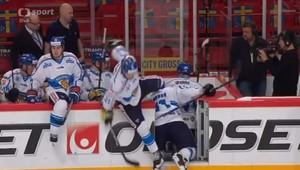 Zábavné striedanie Fínov! Živá groteska, traja spadli ako hnilé hrušky!