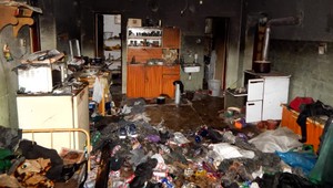 Hasiči po uhasení požiaru našli v dome mŕtveho majiteľa. Zisťovateľ príčin požiaru nevedel vylúčiť ani úmysel