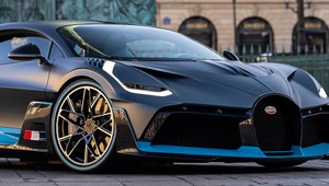 Aj v Paríži vyzerá nové Bugatti Divo nádherne