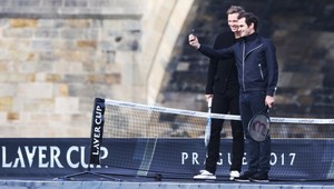 Tenisový boh Roger Federer je v Prahe