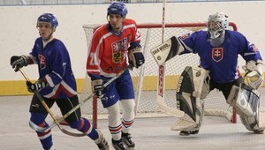 Hokejbalisti prehrali s Českom po predĺžení a zahrajú si o bronz