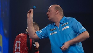 MS v šípkach: Minuloročný semifinalista končí, svetová trojka pokračuje