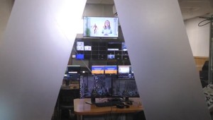 Ukrajinskí novinári pracujú napriek bombám, na sirény si už zvykli