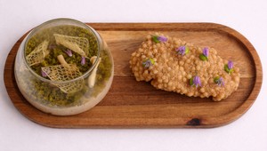 Hríbová espuma, shimeji, tapioca, pažítka