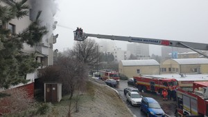 Požiar bytu v Bratislave. Hasiči potvrdili, že v ňom nastal výbuch