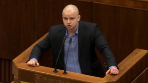 Polícia pokračuje v boji s extrémizmom, poslanec Mazurek má ďalší problém