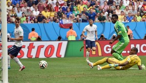 Yobo sa lúčil v 100. zápase s reprezentáciou vlastným gólom