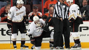 VIDEO. Selänne (43) potreboval 40 stehov. Stratil i pár zubov