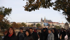 Smútiacich pribúda, na lúčenie majú desať sekúnd