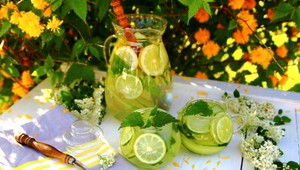 Nakopnite sa jarným životabudičom: Tento nápoj vám prečistí krv, pleť, aj celé telo