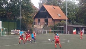 Unikátny gól! Z 8. ligy! Najprv bomba do brvna, vzápätí reparát do šibenice!