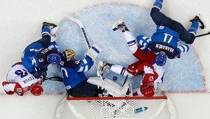 Šok v Soči. Zbornú vyradili Fíni. Rusi doma bez medaily