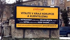 V Bratislavskom a Nitrianskom kraji vládne korupcia a klientelizmus, hlásajú bilboardy