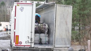 Z Talianska nelegálne dovážali odpad na Slovensko. Zasiahla enviropolícia