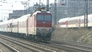 Polícia po bombovej hrozbe prehľadáva všetky medzinárodné vlaky