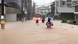 Počet obetí záplav v Thajsku vzrástol na 87. V krajine platí stav núdze