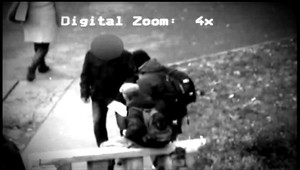 Chceli ho zadržať pri predaji drog. Na policajtov zaútočila zákazníčka, ktorá si prišla po dávku