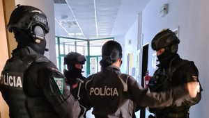 Európska únia navrhuje povinnosť policajtom nosiť kamery pri sebe. Chcú tak zabrániť pochybnostiam