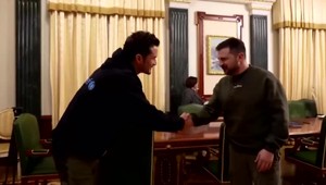 397. deň na Ukrajine: Herec Orlando Bloom sa v Kyjeve stretol s ukrajinským prezidentom Zelenským