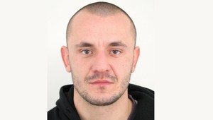 Polícia hľadá nebezpečného lupiča, môže byť ozbrojený