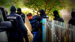 Razia u dílera. Dávidko (19) je dobrý chlapec, tvrdí dedko