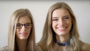 Jediné na svete! Vyzerajú ako mama s dcérou, ale sú to identické dvojičky