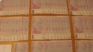 NAKA zasahovala pri predaji falšovaných peňazí za pol milióna eur