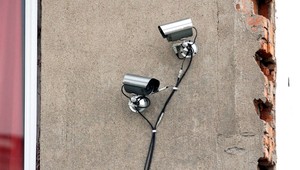 Špicľuje vás sused? Je to v poriadku, ale...