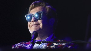 Elton John sa pokúsil o samovraždu!