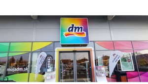 dm podporila sumou 6 475 eur realizáciu projektu Základnej školy na ulici Eliáša Lániho v Bytči „EDUVITAL strecha“